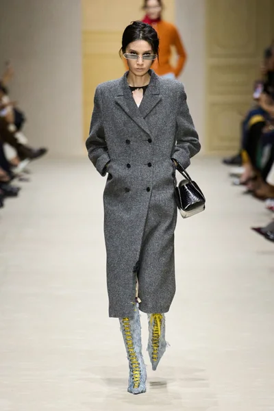 Look 27